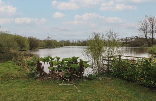 Winkleigh Cabaña | MAPLE, pet friendly, luxury holiday cottage, with a garden in Dolton