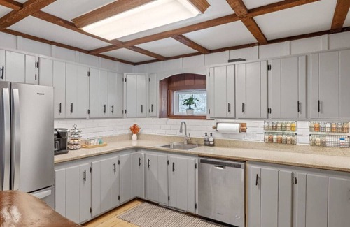 West Dover Chalet De Esquí | Maple Pine w/Hot Tub Pool Table 3min to Mount Snow