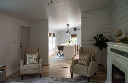 Dundee Casa | Maple Retreat is newly remodeled with pool, private setting