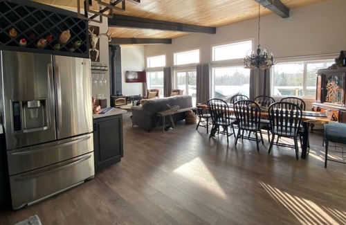 Madawaska Valley Cabaña | Maple Ridge Modern Cottage