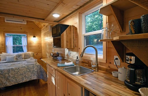 Clarkesville Cabina | Maple Tiny Home at Bleu Canoe Campground