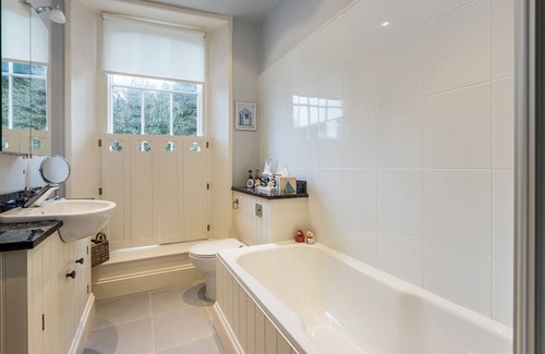 Chillington Cabaña | MAPLE TREE VIEW, family friendly, with pool in Blackawton