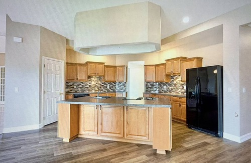 Selah Casa | Mapleway Manor, Indoor Pool, Jacuzzi, Sauna & Theatre Room