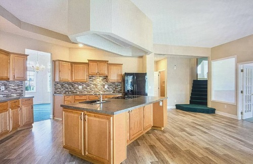 Selah Casa | Mapleway Manor, Indoor Pool, Jacuzzi, Sauna & Theatre Room