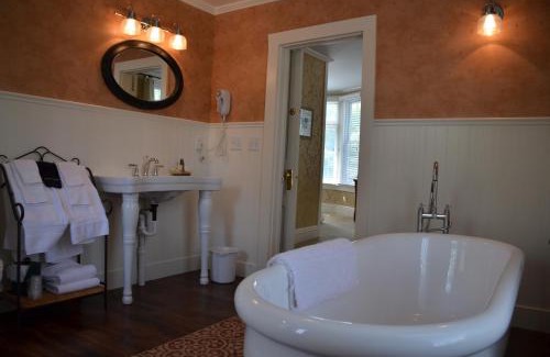 Saugatuck Cama Y Desayuno | Maplewood Hotel