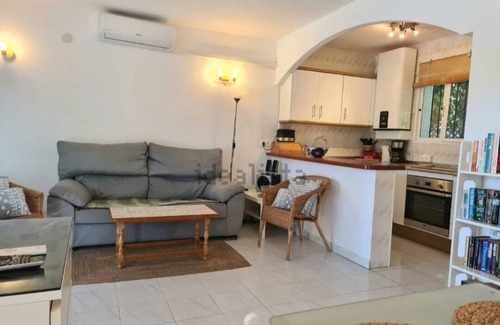 Urbanización el Rosario Apartamento | Mar-bella Este, Playa de Cabo-pino y Piscina Desde el Jardín