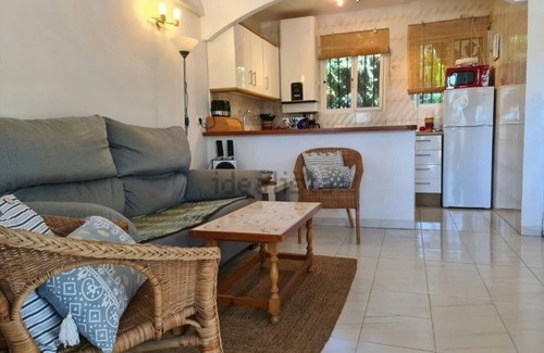 Urbanización el Rosario Apartamento | Mar-bella Este, Playa de Cabo-pino y Piscina Desde el Jardín