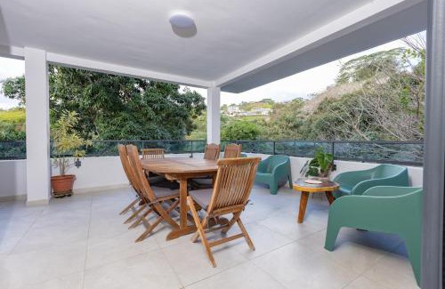 Faaa Apartamento | Maraea Deluxe Apt 2BR 2BA with Pool View near Tahiti Airport