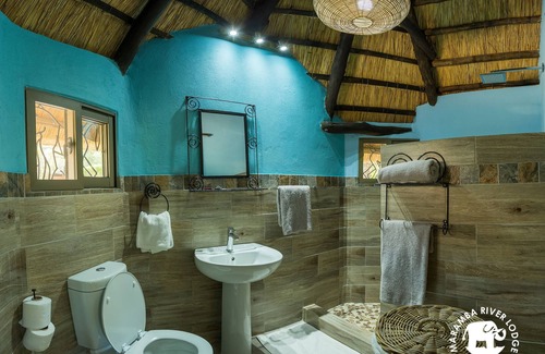 Livingstone Cabina | Maramba River Lodge