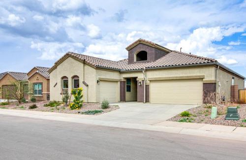 Tucson Casa | Marana Home with Pool Access and Mountain Views!