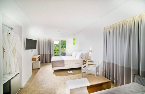 Nea Makri Hotel | Marathon Beach Resort