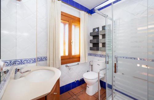 Baza Casa | Maravilloso chalet con piscina en Baza