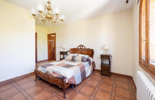 Baza Casa | Maravilloso chalet con piscina en Baza