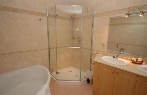 Marbella Apartamento | Marbella Beach Resort at Club Playa Real