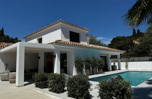 Urbanizacion Marbessa Villa | Marbella Bliss - Luxury 4-Bedroom VILLA with Garden, Private Pool & Jacuzzi, Marbesa near- 5 min to the Cabopino Beach