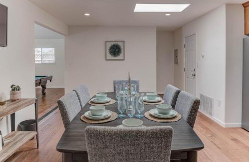 Union City Casa | @ Marbella Lane - Boho 'n Sleek Rtreat Pool Tble