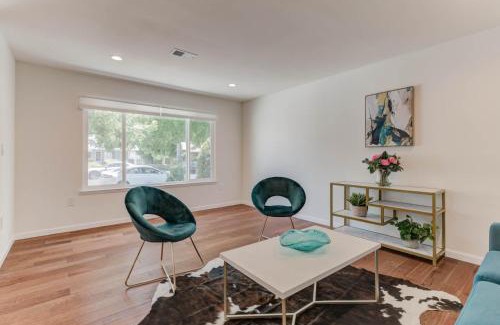 Union City Casa | @ Marbella Lane - Boho 'n Sleek Rtreat Pool Tble