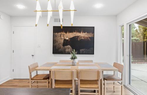 Hathaway Casa | @ Marbella Lane - Fresh and Vibrant 3BR Home