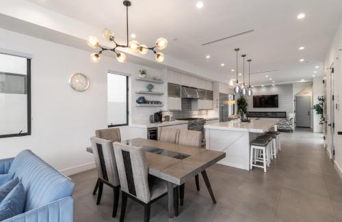 Yorktown Casa | #Marbella Lane - Luxi 4BR Haven with Skyscape Views