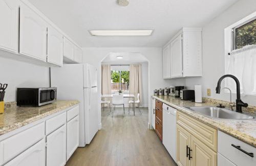 San Tomas Casa | # Marbella Lane - Modern Cabin-style 2BR Home