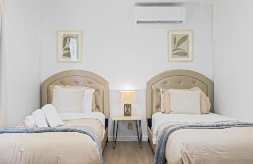 San Tomas Casa | # Marbella Lane - Modern Cabin-style 2BR Home