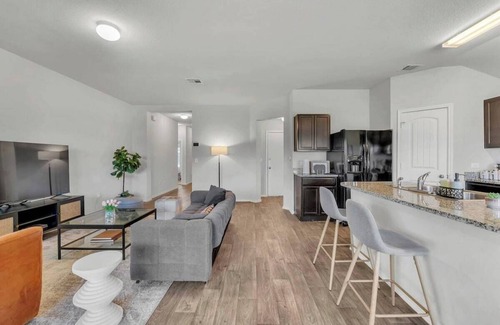 Austin Cabaña | @ Marbella Lane - Polished 3BR Home in Austin TX