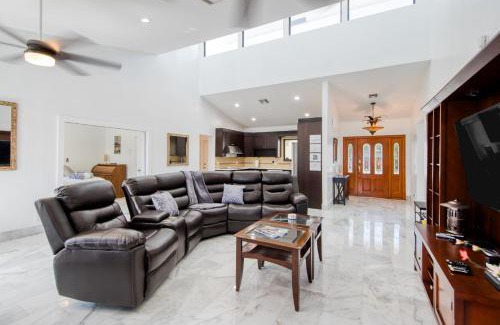 Lauderdale Harbours Casa | Marble House in Lauderdale Harbours