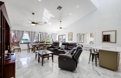 Lauderdale Harbours Casa | Marble House in Lauderdale Harbours