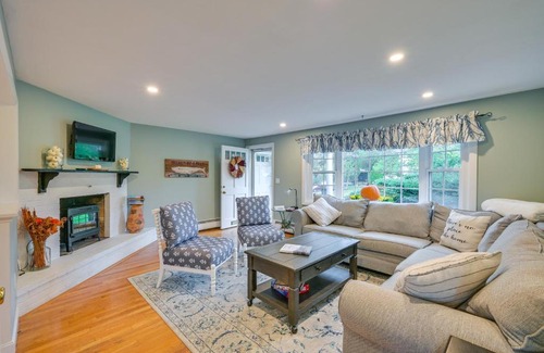 Marblehead Apartamento | Marblehead Retreat with Sprawling Yard and Gas Grill!