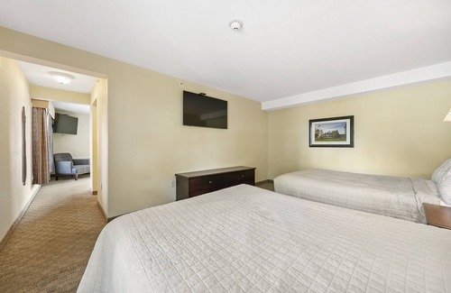 Kelleys Island Hotel | Marblehead Suite at Kelley's Island Venture Resort
