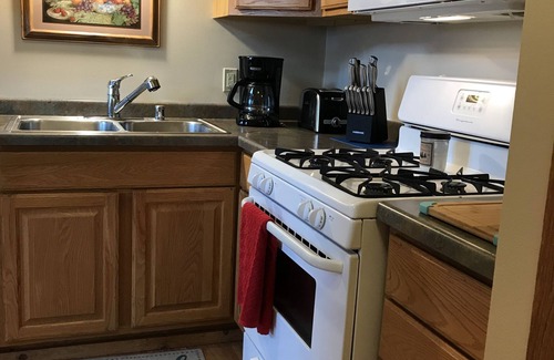 Warrens Cabina | Marcie's Cabin: Your Perfect Getaway for Relaxation and Adventure!