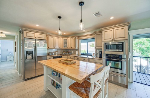 Marco Island Casa | Marco Island Family Home: Pool, Lanai, Backyard!