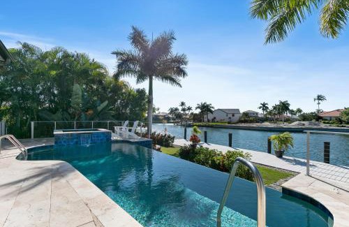 Marco Island Casa | Marco Polo by AvantStay Waterfront 5BDR Pool Spa Fire Pit Walk to Beach