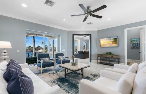 Marco Island Casa | Marco Polo by AvantStay Waterfront 5BDR Pool Spa Fire Pit Walk to Beach
