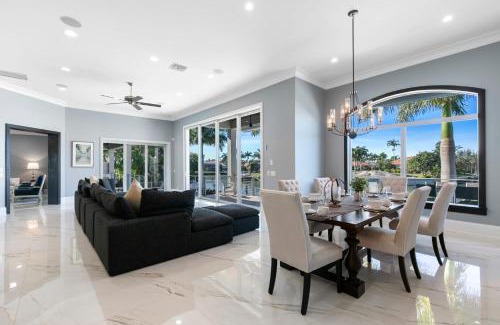 Marco Island Casa | Marco Polo by AvantStay Waterfront 5BDR Pool Spa Fire Pit Walk to Beach
