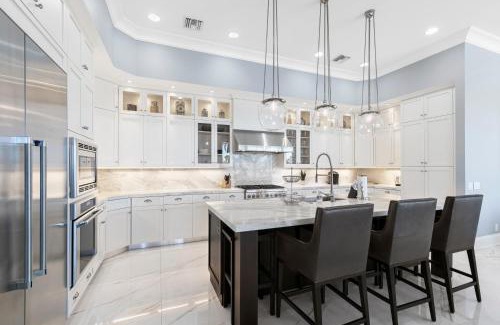 Marco Island Casa | Marco Polo by AvantStay Waterfront 5BDR Pool Spa Fire Pit Walk to Beach
