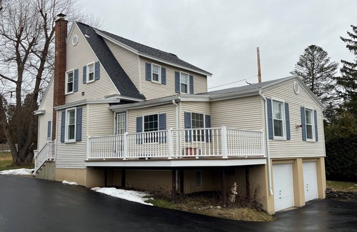 Marcy Apartamento | Marcy NY! 4BR first floor on the Erie Canal! Sleeps a family of six.