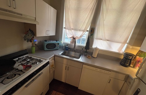 Touro Apartamento | Mardi Gras studio located on parade routes and two miles from Superdome!