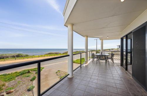 Aldinga Beach Casa | Mareblue Villa - Aldinga Beach - C21 SouthCoast Holidays