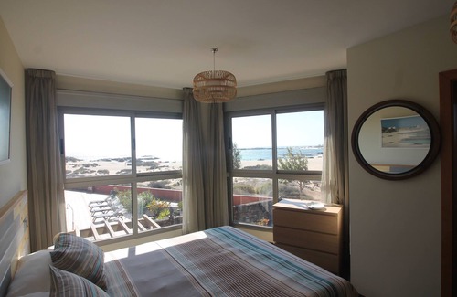 Los Lagos Apartamento | Marfolin 1 El Cotillo. Apartamento frente al mar con acceso directo a la piscina y la playa.