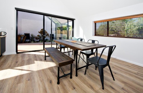 Margaret River Chalet De Esquí | Margaret River Bungalow-1-street - pet friendly