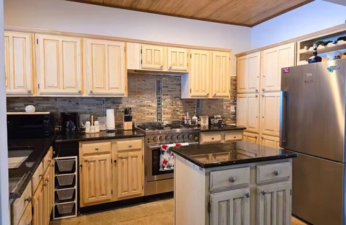Las Cumbres Casa | Margaritaville Charm Suburban Retreat in Panama