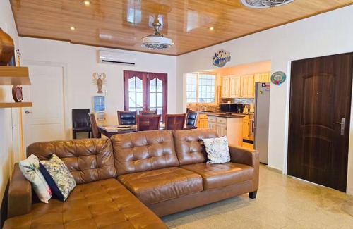 Las Cumbres Casa | Margaritaville Charm Suburban Retreat in Panama