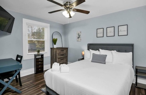 Eau Claire Apartamento | Margrave Retreat Unit A - 2BR