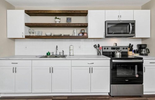 Eau Claire Apartamento | Margrave Retreat Unit A - 2BR