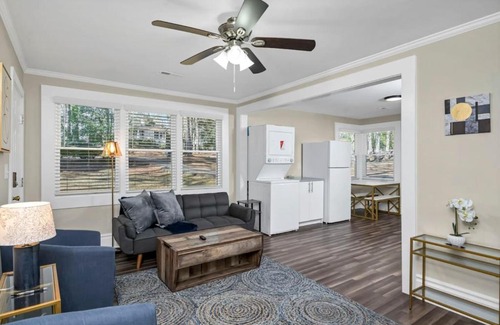 Eau Claire Apartamento | Margrave Retreat Unit A - 2BR