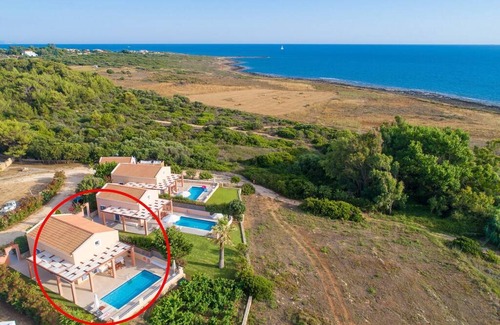 Kounopetra Villa | Maria Beach House: Large Private Pool, Walk to Beach, Sea Views, A/C, WiFi