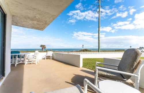 Flagler Beach Condominio | Maria Beautiful Beachfront Condo, sleeps up to 8. BIG DISCOUNTS NOW