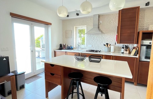 Serra da Pescaria Villa | Maria Nazaré - 3bedrooms, ocean view, private pool & BQ, close to the beach