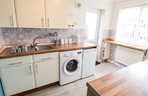 Mablethorpe and Sutton Cabaña | MARIAI ETON ROAD, pet friendly, with open fire in Trusthorpe